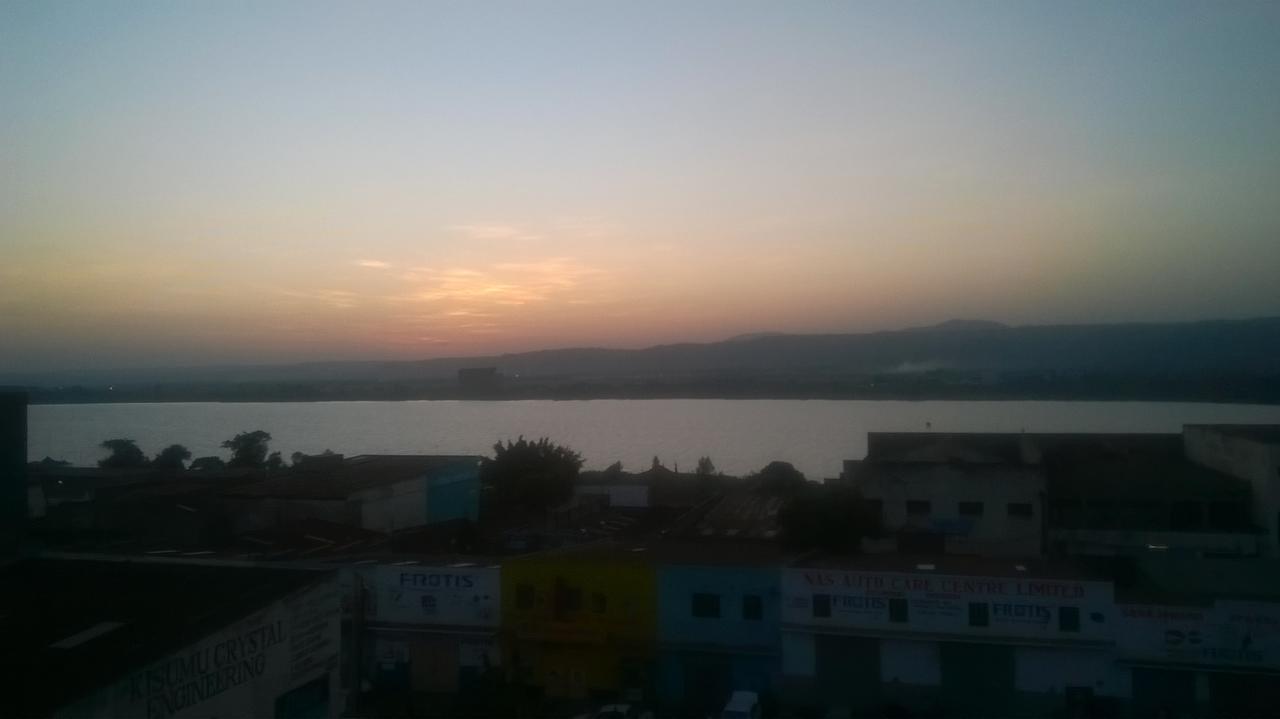 Riversand Hotel Kisumu Bagian luar foto