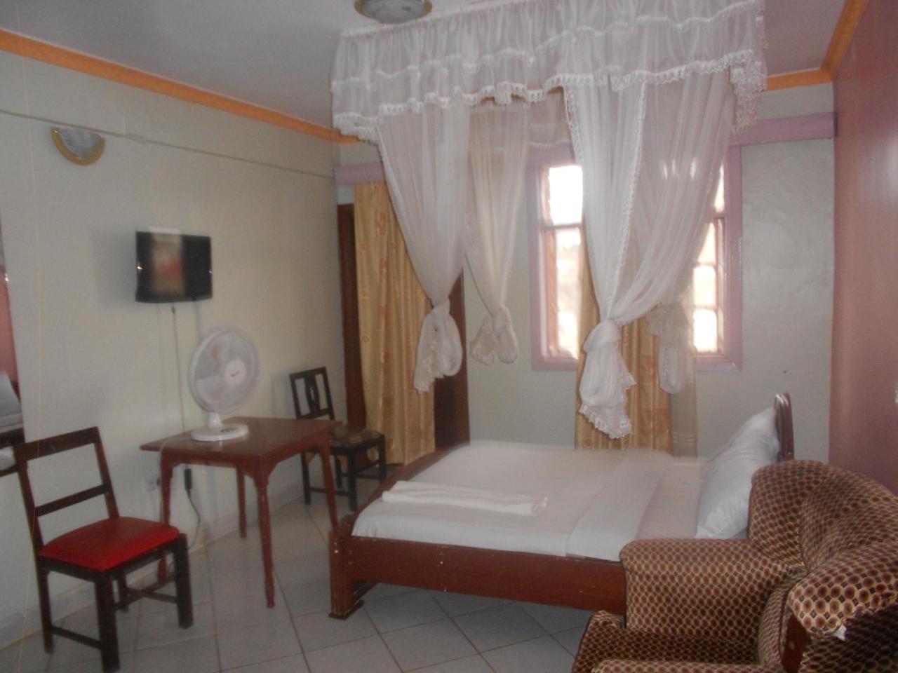 Riversand Hotel Kisumu Bagian luar foto