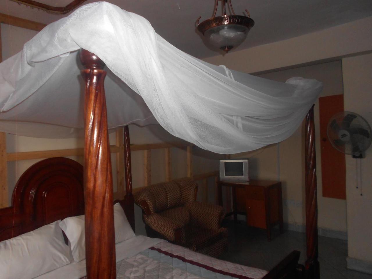 Riversand Hotel Kisumu Bagian luar foto