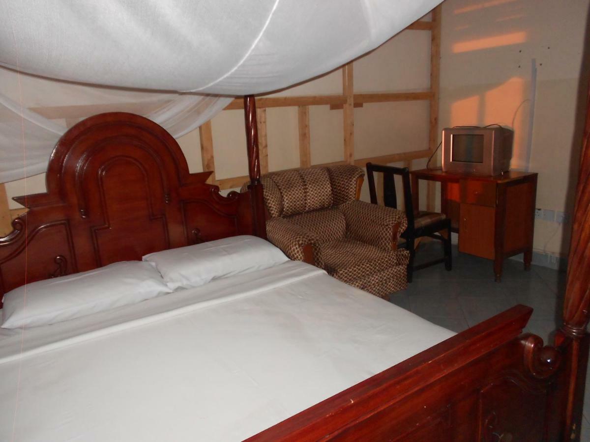 Riversand Hotel Kisumu Bagian luar foto