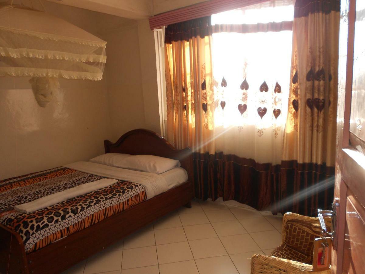 Riversand Hotel Kisumu Bagian luar foto
