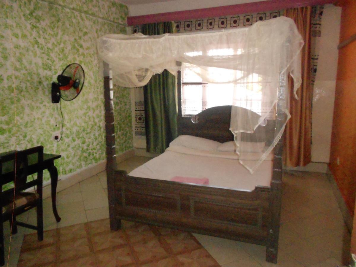 Riversand Hotel Kisumu Bagian luar foto