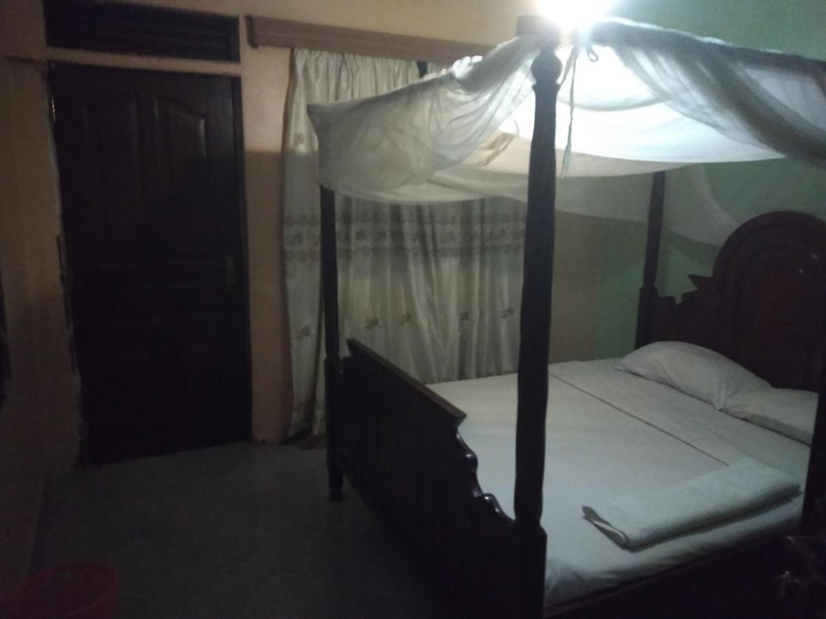 Riversand Hotel Kisumu Bagian luar foto